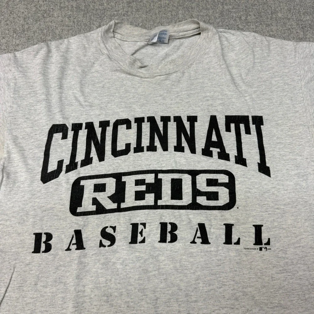 Hanes | Cincinnati Reds Baseball T-Shirt | XL | Gray | Vintage MLB Graphic Tee